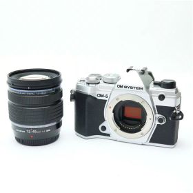 【中古】 《美品》 OM SYSTEM OM-5 12-45mm F4.0 PRO レンズキット シルバー 【背面ラバー部品交換/各部点検済】 [ デジタルカメラ ]