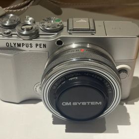 Olympus PEN E-P7ミラーレス一眼 シルバー（ダブルズームキット）