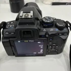 オリンパス E-620 デジタル一眼レフ＋14-42mm レンズセット フード付