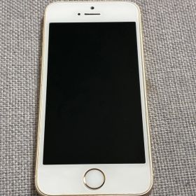 iPhoneSE 金 美品 中古スマートフォン本体 SIMフリースマホ 白ロム