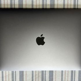 MacBook Air 13インチ (2020) i7/16G/512G