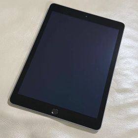 iPad 第5世代 Wi-Fi 32GB スペースグレイ A1822