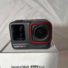 Insta360 Ace Pro 本体とアクセサリー