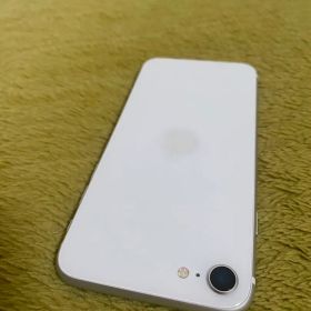 ★送料無料★SIMロック解除済 iPhoneSE2(第2世代) 64GB白ドコモ