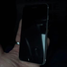 Apple iPhone SE 第二世代ホワイト 本体