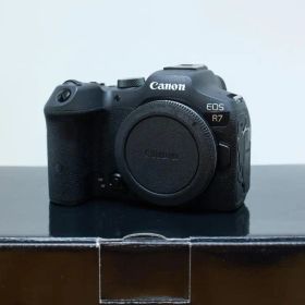 【美品】シャッター回数5,000回未満 Canon EOS R7 ボディ