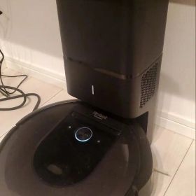 アイロボット(IRobot)モデル名ルンバi7+