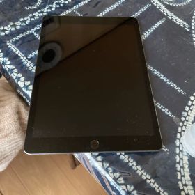 iPad 10.2インチ スペースグレー第9世代。正規品充電ケーブル付き、新品。
