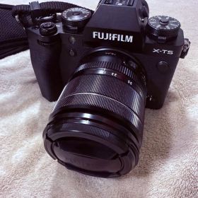 （最終値下げ）FUJIFILM X-T5 ボディ ブラック レンズ付き