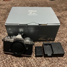 Nikon Z fc ミラーレスカメラ 本体と付属品