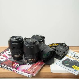 Nikon D7000（シャッター回数5700回、DXレンズ３本、付属品付き）