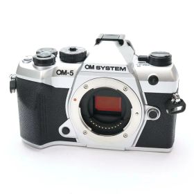 【中古】 《並品》 OM SYSTEM OM-5 Mark II ボディ シルバー [ デジタルカメラ ]