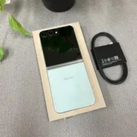 新品同様 Galaxy Z Flip5 256GB 国内版SIMフリー 送料無料