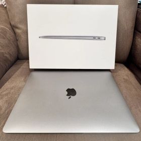【美品】Apple MacBook Air 2018 13.3 inch