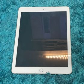 Apple iPad ゴールド 第6世代