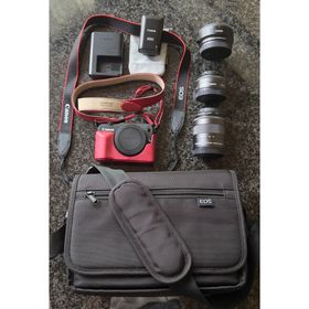 キヤノン(Canon)の【美動品】Canon EOS M デジタル一眼ノンレフレックスAF・AEカメラ(ミラーレス一眼)