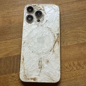 iPhone 13プロホワイト 外装傷あり 電源がつかない 充電ができない