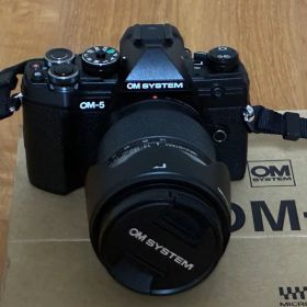 高性能カメラ・OM-5・14-150mm II レンズキット 新品・保証付き