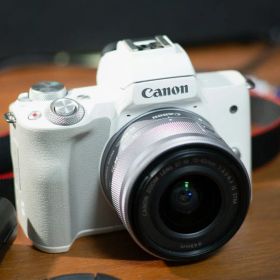 Canon EOS Kiss M ホワイト 15-45mm レンズキット