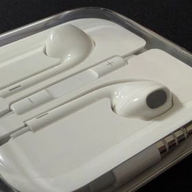 Apple純正 EarPods（有線3.5mmジャック）