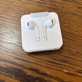 Apple EarPods with Lightning Connector