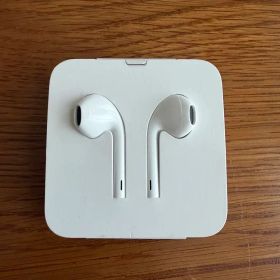 Apple EarPods with Lightning Connector