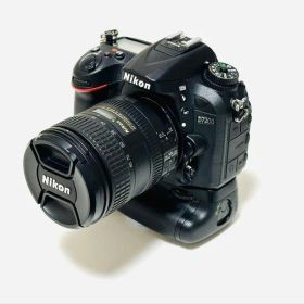 ☆撮影数220回以下☆Nikon D7200ボディMB-D15＆VRレンズセット