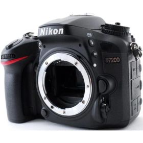 ニコン デジタル一眼 Nikon D7200 ボディ 中古 Wi-Fi搭載 新品SDカード ＆ カメラメンテナンスセット付き