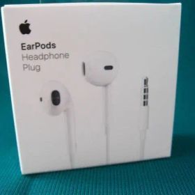 MNHF2FE/A EarPods Headphone Plug