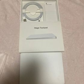 Magic Trackpad 2 本体と付属品