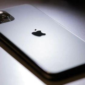 【極希少】iPhone 11 Pro 512GB 海外版 シャッター音なし