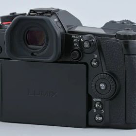 【中古】Panasonic パナソニック LUMIX DC-G9 ミラーレス一眼カメラ 海外版