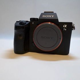 【美品】α7 III ILCE-7M3 ボディ【ショット数 11061回】