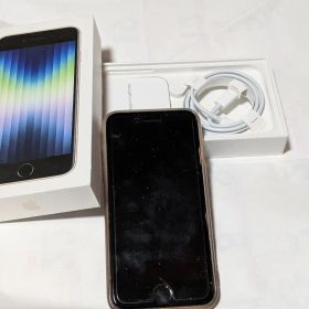 Apple iPhone SE (第3世代) 本体スターライト64GB