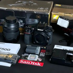 ニコンD7500 18-140mm キット+ SB700+SD128ギガ