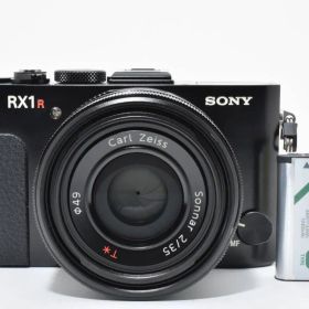 ★美品★ ソニー SONY CYBER-SHOT DSC-RX1R ブラック フルサイズ コンパクトデジタルカメラ ★ L64#7799