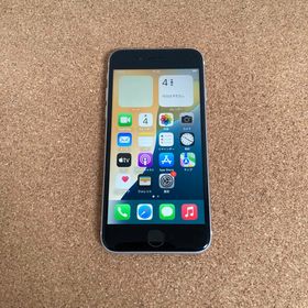 アイフォーン(iPhone)の4143 美品☆電池新品☆iPhoneSE2 64GB SIMフリー☆(スマートフォン本体)