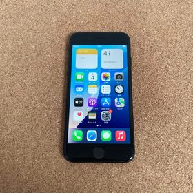 アイフォーン(iPhone)の4137 電池新品☆比較的美品☆iPhoneSE2 64GB SIMフリー☆(スマートフォン本体)