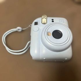 instax mini 12 本体＆ストラップ チェキ4枚おまけ
