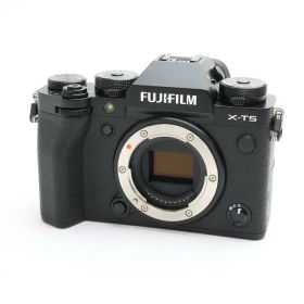 【中古】 《良品》 FUJIFILM X-T5 ボディ ブラック 【安心☆バッテリーは新品です！】 [ デジタルカメラ ]