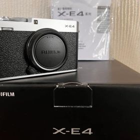 【FUJIFILM】 X-E4 ミラーレス一眼 シルバー
