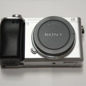 【美品】シャッター回数:約8200回 SONY α6400 カメラ シルバー