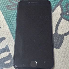 Apple iPhone 7 32GB ブラック ４