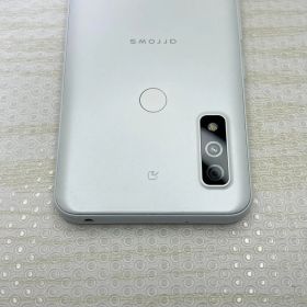 arrows We ◆ 4GB/64GB / au FCG01 ホワイト