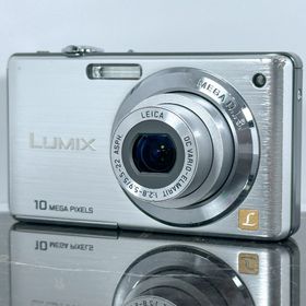 パナソニック(Panasonic)のPanasonic LUMIX DMC-FS7 シルバー(コンパクトデジタルカメラ)