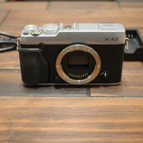 【極美品】 FUJIFILM X-E2 ミラーレス一眼カメラ