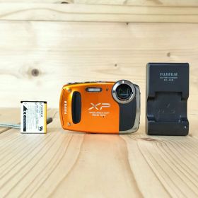 ★動作OK、充電器付き★FUJIFILM フジフィルム FINEPIX XP50