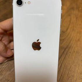 iPhoneSE ホワイト 4.7インチ 本体
