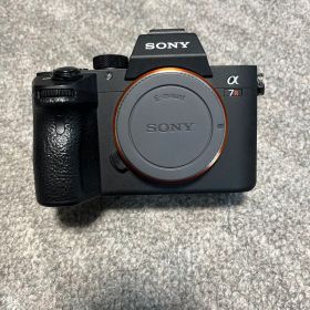 Sony α7R IIIデジタル一眼レフ本体【ショット数7751回】と付属品
