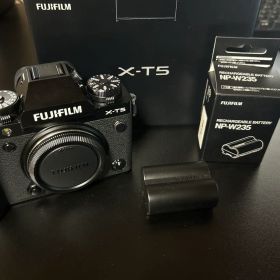 FUJIFILM X-T5